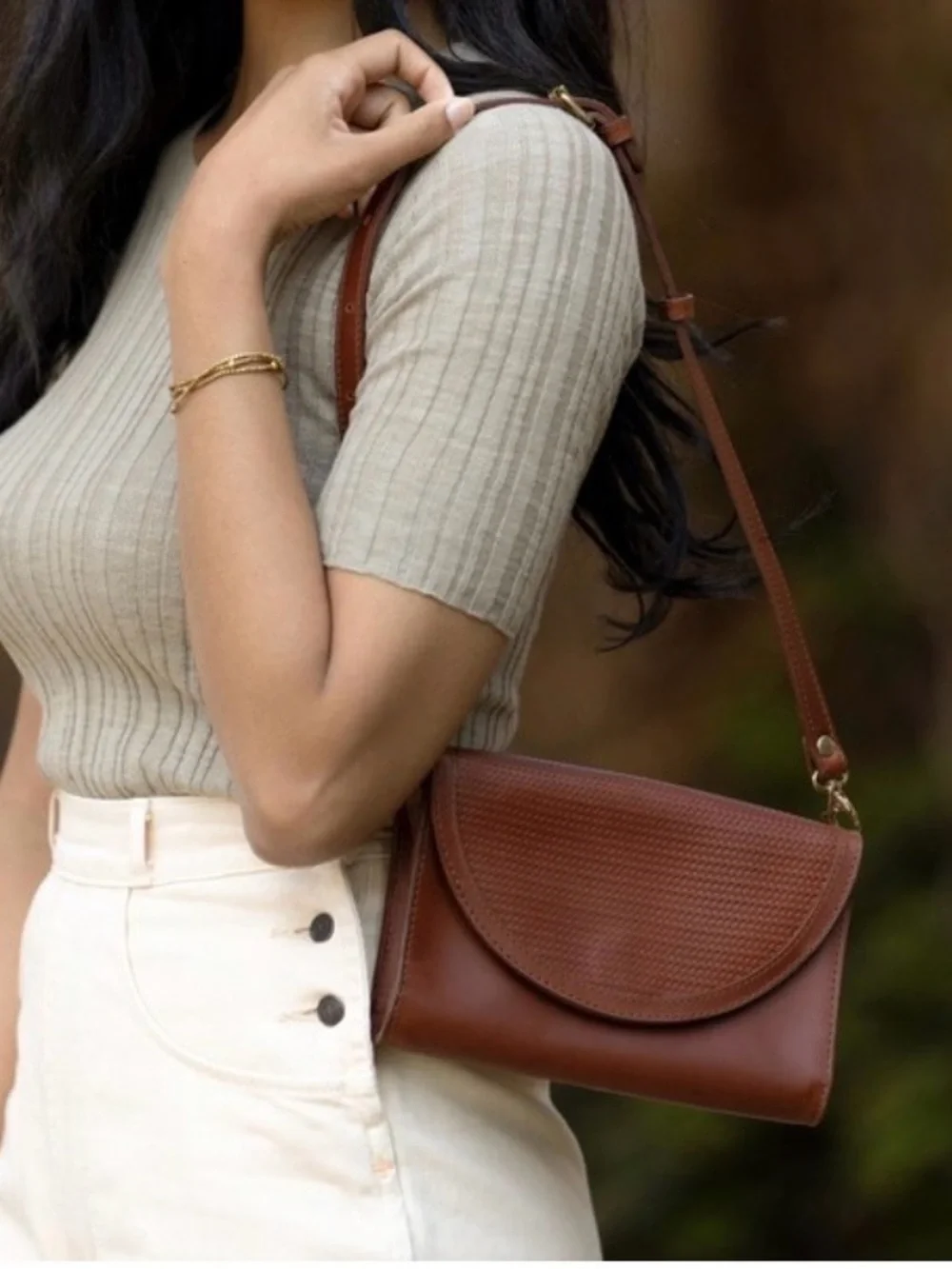 Nisolo Cleo Convertible Clutch in Woven Brandy Leather - Picture 7 of 8